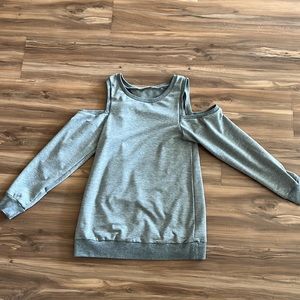 Tobi no shoulder sweater